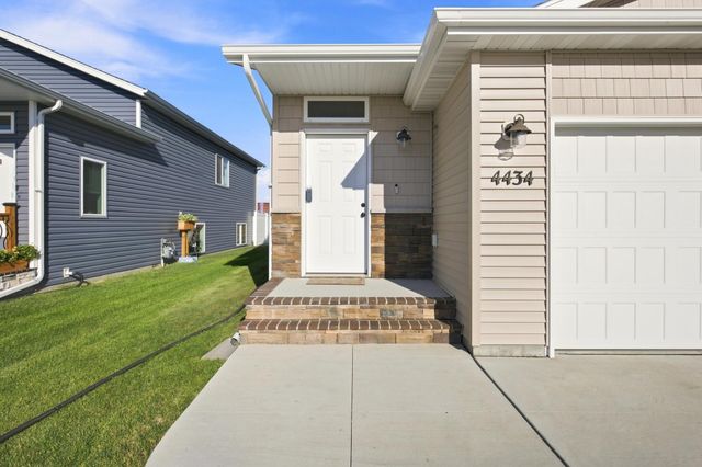 4434 19th Street S, Moorhead, MN 56560
