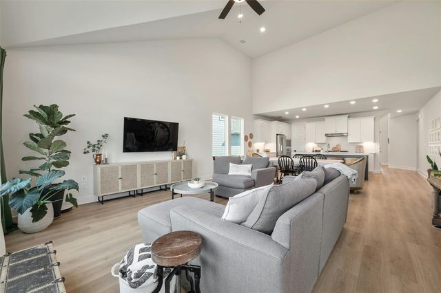 997 Sage Thrasher CIR, Dripping Springs, TX 78620