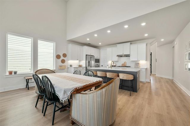 997 Sage Thrasher CIR, Dripping Springs, TX 78620