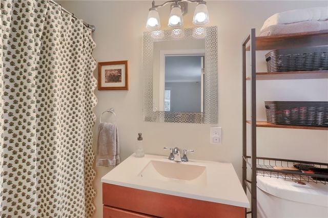 141 E Wedgewood Dr, Ross Twp, PA 15229