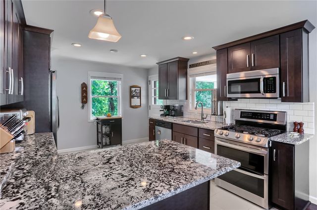 141 E Wedgewood Dr, Ross Twp, PA 15229