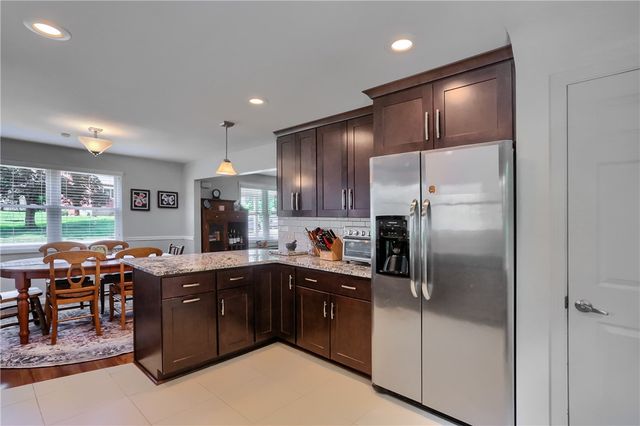 141 E Wedgewood Dr, Ross Twp, PA 15229