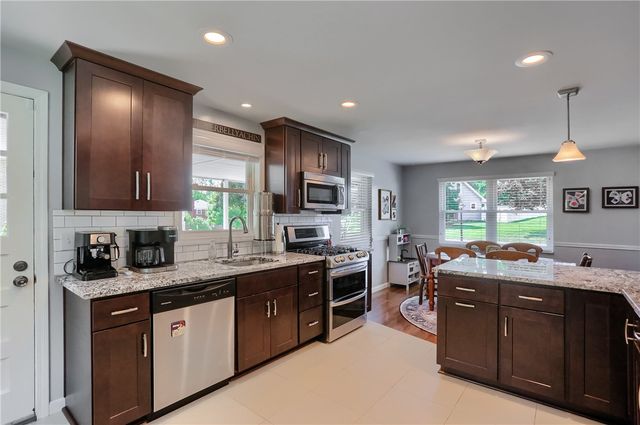 141 E Wedgewood Dr, Ross Twp, PA 15229