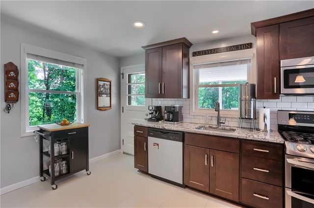 141 E Wedgewood Dr, Ross Twp, PA 15229