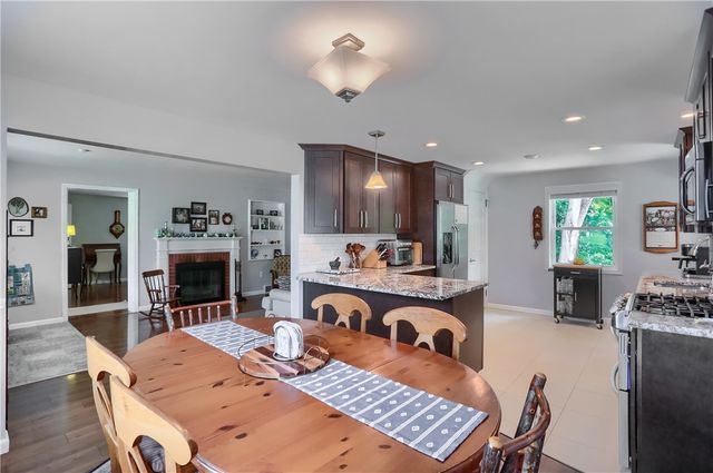 141 E Wedgewood Dr, Ross Twp, PA 15229