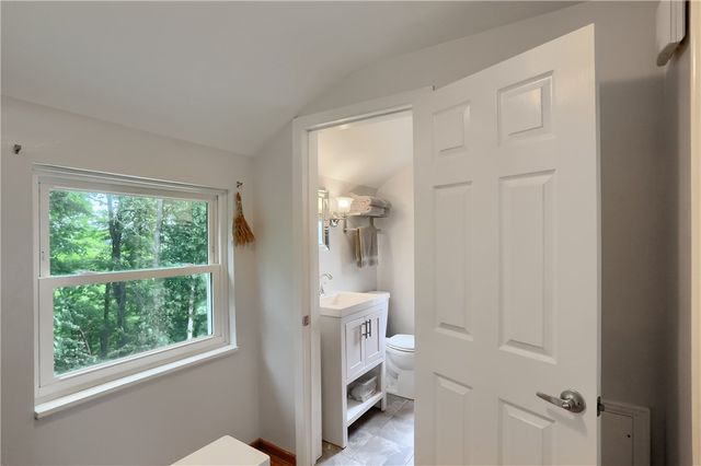 141 E Wedgewood Dr, Ross Twp, PA 15229