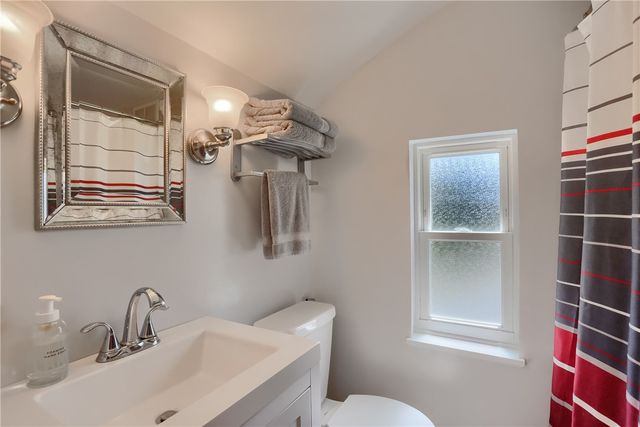 141 E Wedgewood Dr, Ross Twp, PA 15229