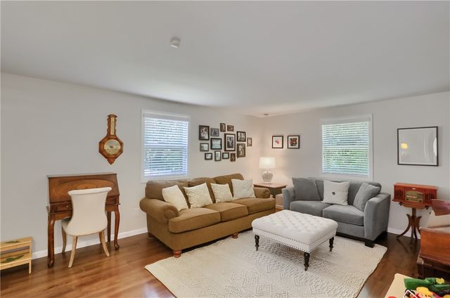 141 E Wedgewood Dr, Ross Twp, PA 15229