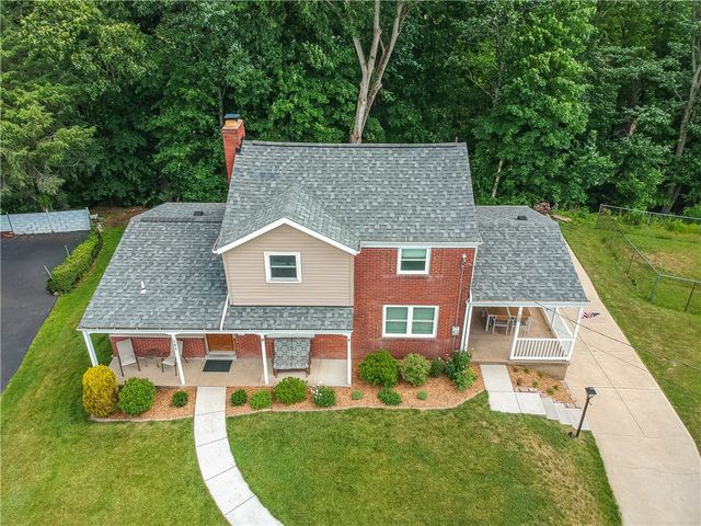 141 E Wedgewood Dr, Ross Twp, PA 15229