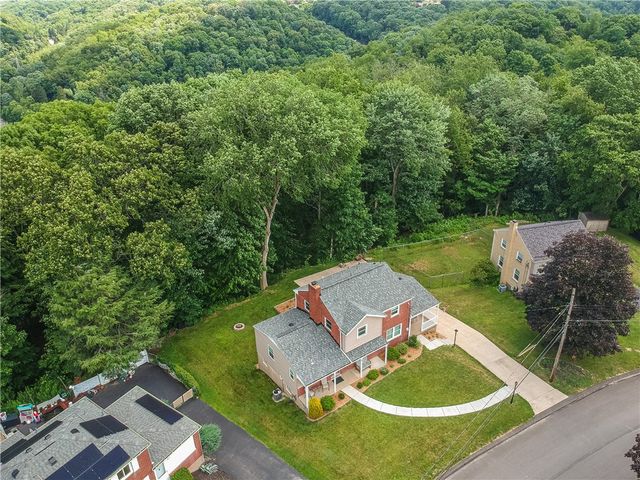 141 E Wedgewood Dr, Ross Twp, PA 15229