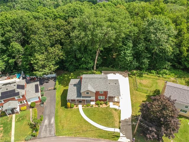 141 E Wedgewood Dr, Ross Twp, PA 15229