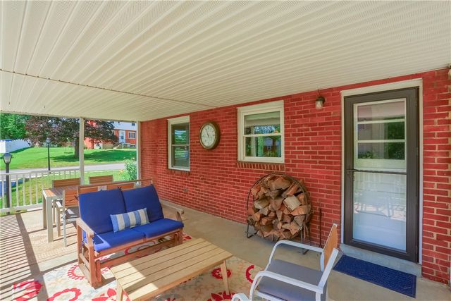 141 E Wedgewood Dr, Ross Twp, PA 15229