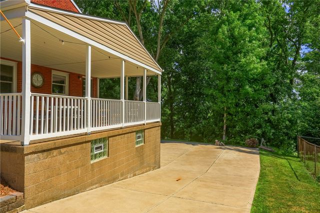 141 E Wedgewood Dr, Ross Twp, PA 15229