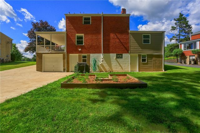 141 E Wedgewood Dr, Ross Twp, PA 15229