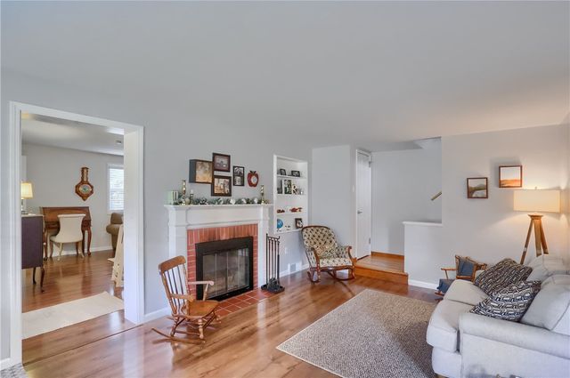 141 E Wedgewood Dr, Ross Twp, PA 15229
