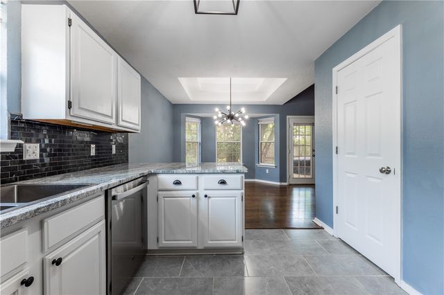2452 Pin Oak Street, Fayetteville, AR 72701