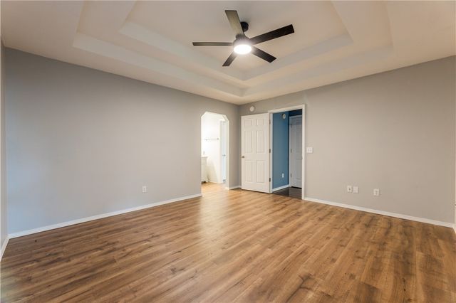 2452 Pin Oak Street, Fayetteville, AR 72701