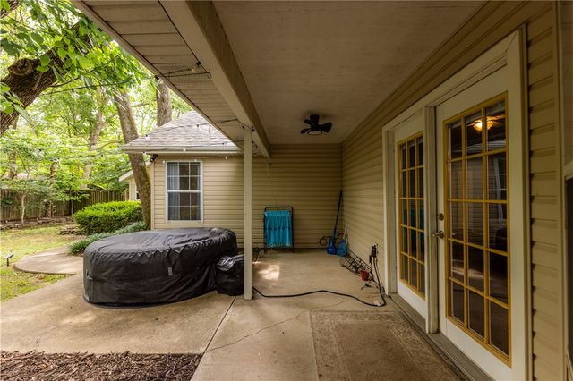 2452 Pin Oak Street, Fayetteville, AR 72701