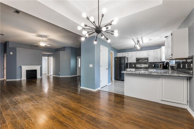 2452 Pin Oak Street, Fayetteville, AR 72701