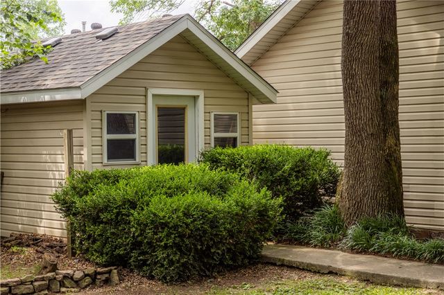 2452 Pin Oak Street, Fayetteville, AR 72701