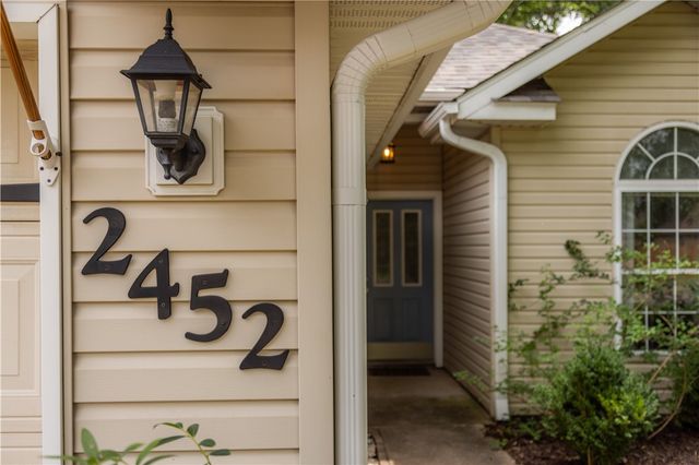 2452 Pin Oak Street, Fayetteville, AR 72701