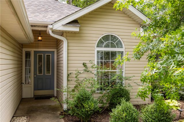2452 Pin Oak Street, Fayetteville, AR 72701