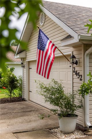 2452 Pin Oak Street, Fayetteville, AR 72701