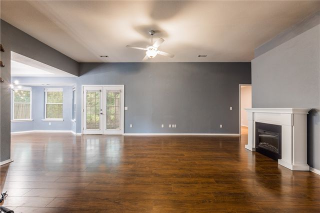 2452 Pin Oak Street, Fayetteville, AR 72701
