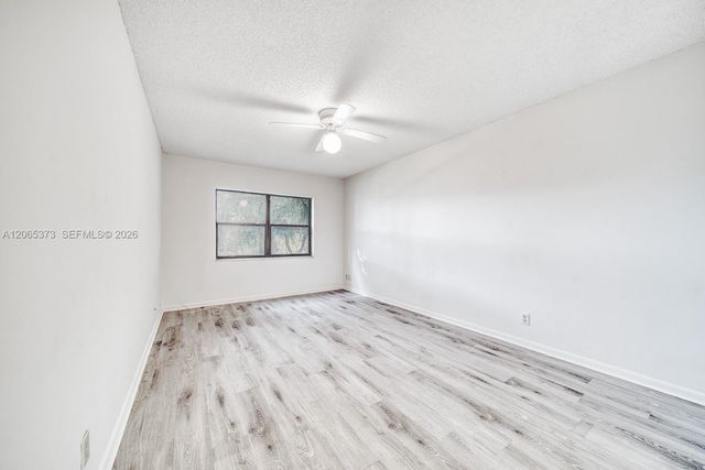 8290 Lake Dr 236, Doral, FL 33166