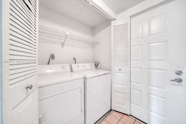 8290 Lake Dr 236, Doral, FL 33166