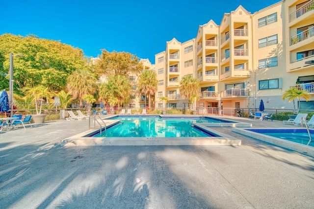 8290 Lake Dr 236, Doral, FL 33166