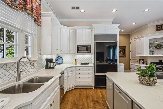 337 GROVE HILL PL, Memphis, TN 38120