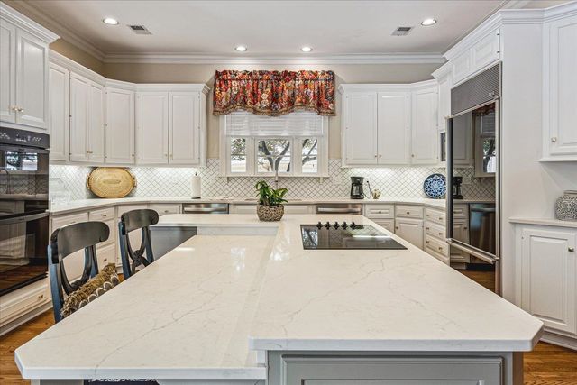 337 GROVE HILL PL, Memphis, TN 38120