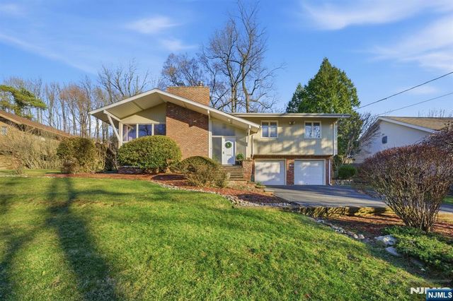 20 Leroy Street, Tenafly, NJ 07670