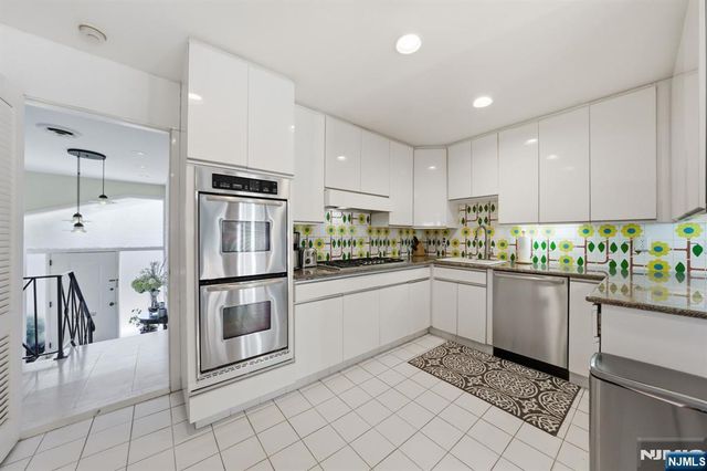 20 Leroy Street, Tenafly, NJ 07670