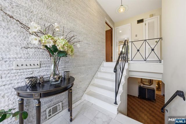 20 Leroy Street, Tenafly, NJ 07670