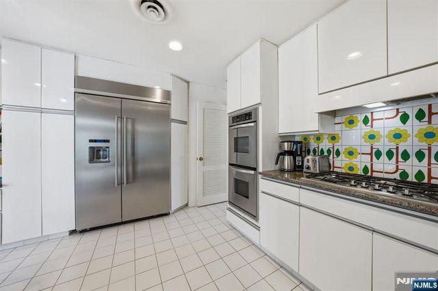 20 Leroy Street, Tenafly, NJ 07670