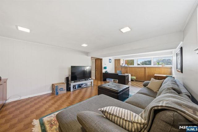 20 Leroy Street, Tenafly, NJ 07670