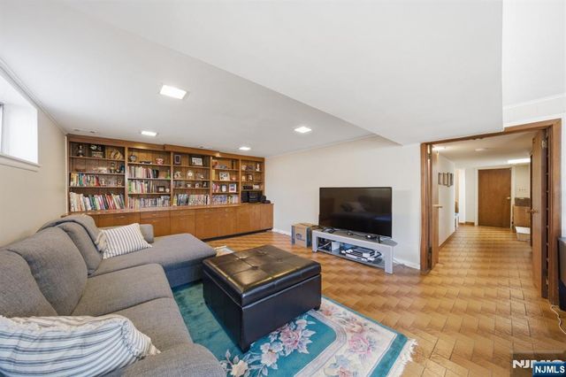 20 Leroy Street, Tenafly, NJ 07670