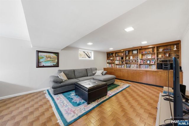 20 Leroy Street, Tenafly, NJ 07670