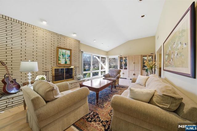 20 Leroy Street, Tenafly, NJ 07670