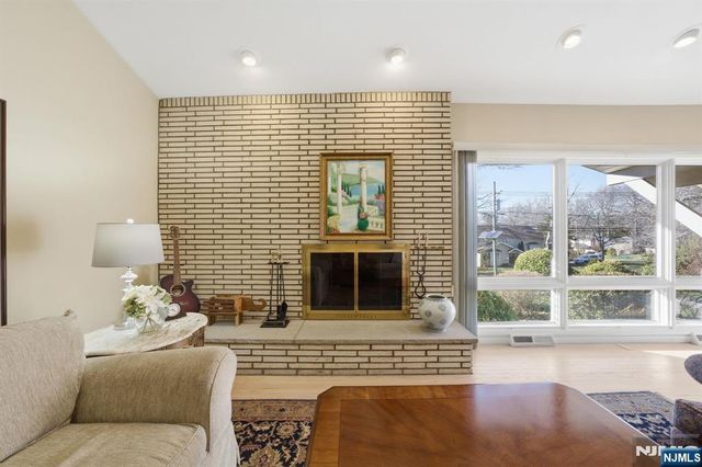 20 Leroy Street, Tenafly, NJ 07670