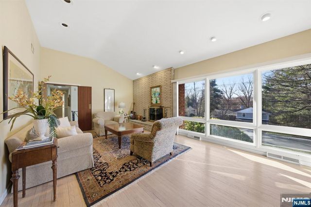 20 Leroy Street, Tenafly, NJ 07670
