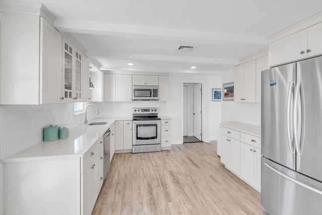 87 Fort Point Rd, Weymouth, MA 02191