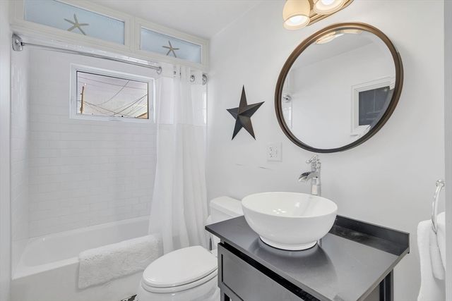 87 Fort Point Rd, Weymouth, MA 02191