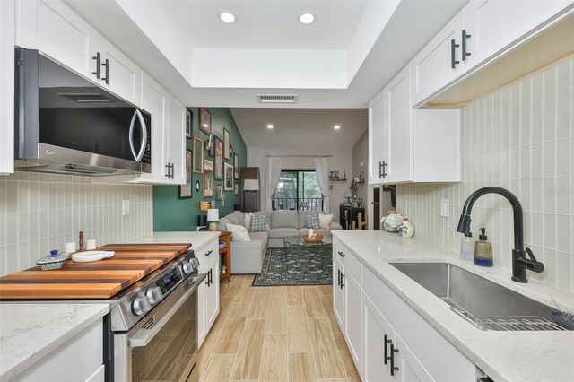 11800 PARK BOULEVARD 308, Seminole, FL 33772