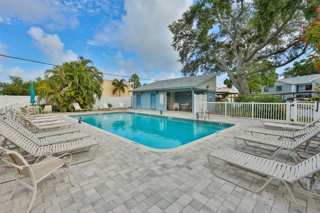 11800 PARK BOULEVARD 308, Seminole, FL 33772