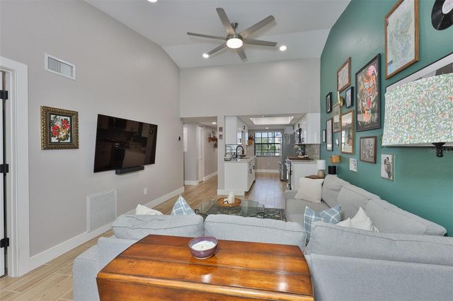 11800 PARK BOULEVARD 308, Seminole, FL 33772