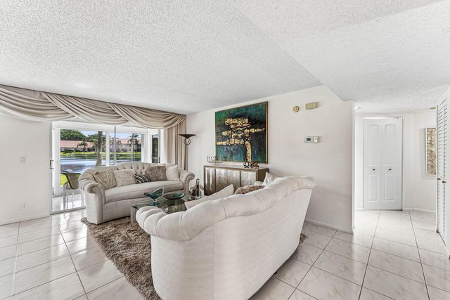 14388 Emerald Lake Drive 2, Delray Beach, FL 33446