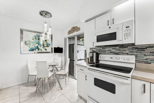 14388 Emerald Lake Drive 2, Delray Beach, FL 33446